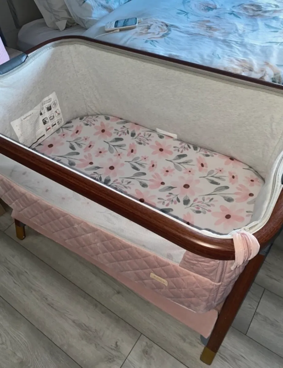 Tutti Bambini Crib in Walnut & Blush - Image 3