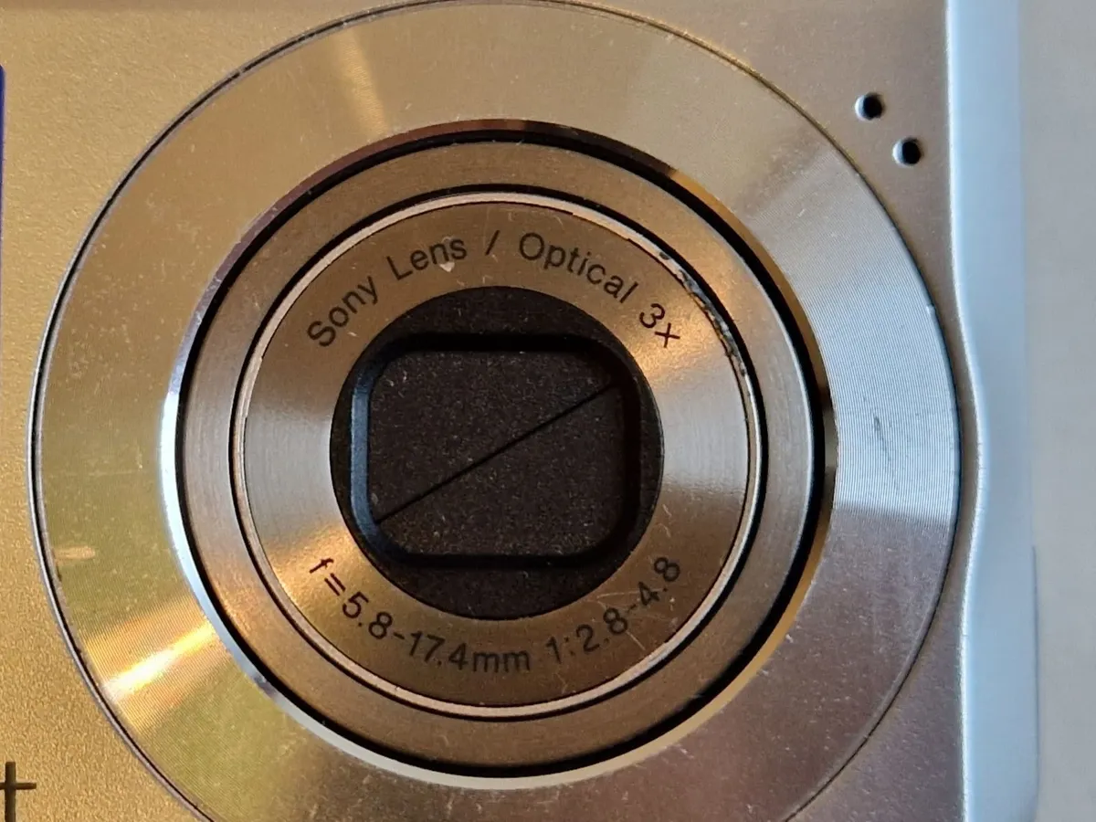 Sony DSC-S650 7.2 Megapixels Digital Camera AS NEW - Image 3