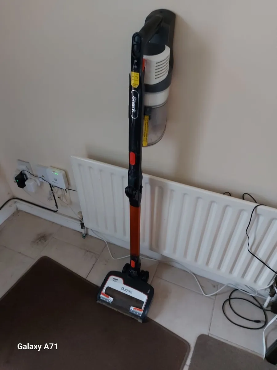 SHARK DUO Clean Upright Vacuum Cleaner - Image 1