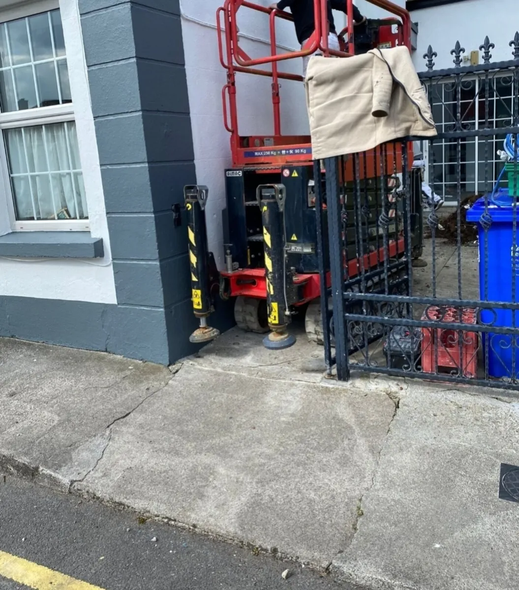 Tracked scissor lift - Image 4