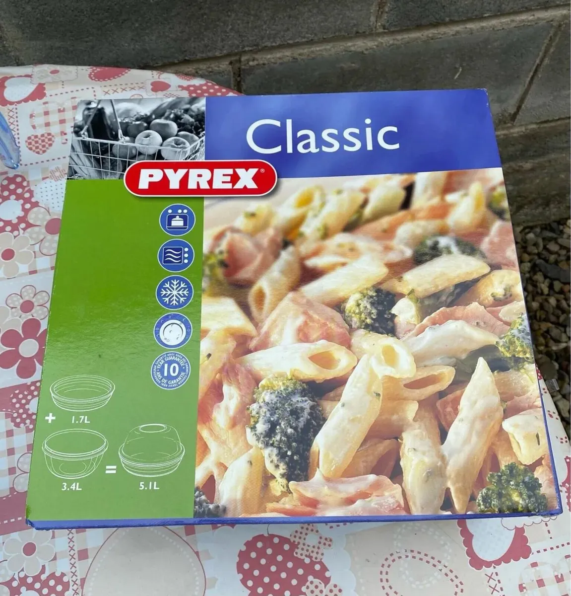 BRAND NEW and SEALED Pyrex Classic Set - Image 1