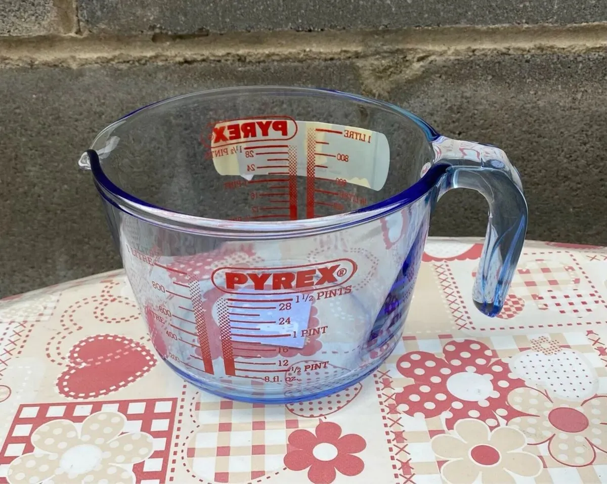 BRAND NEW Glass Pyrex Measuring Jug - Image 1