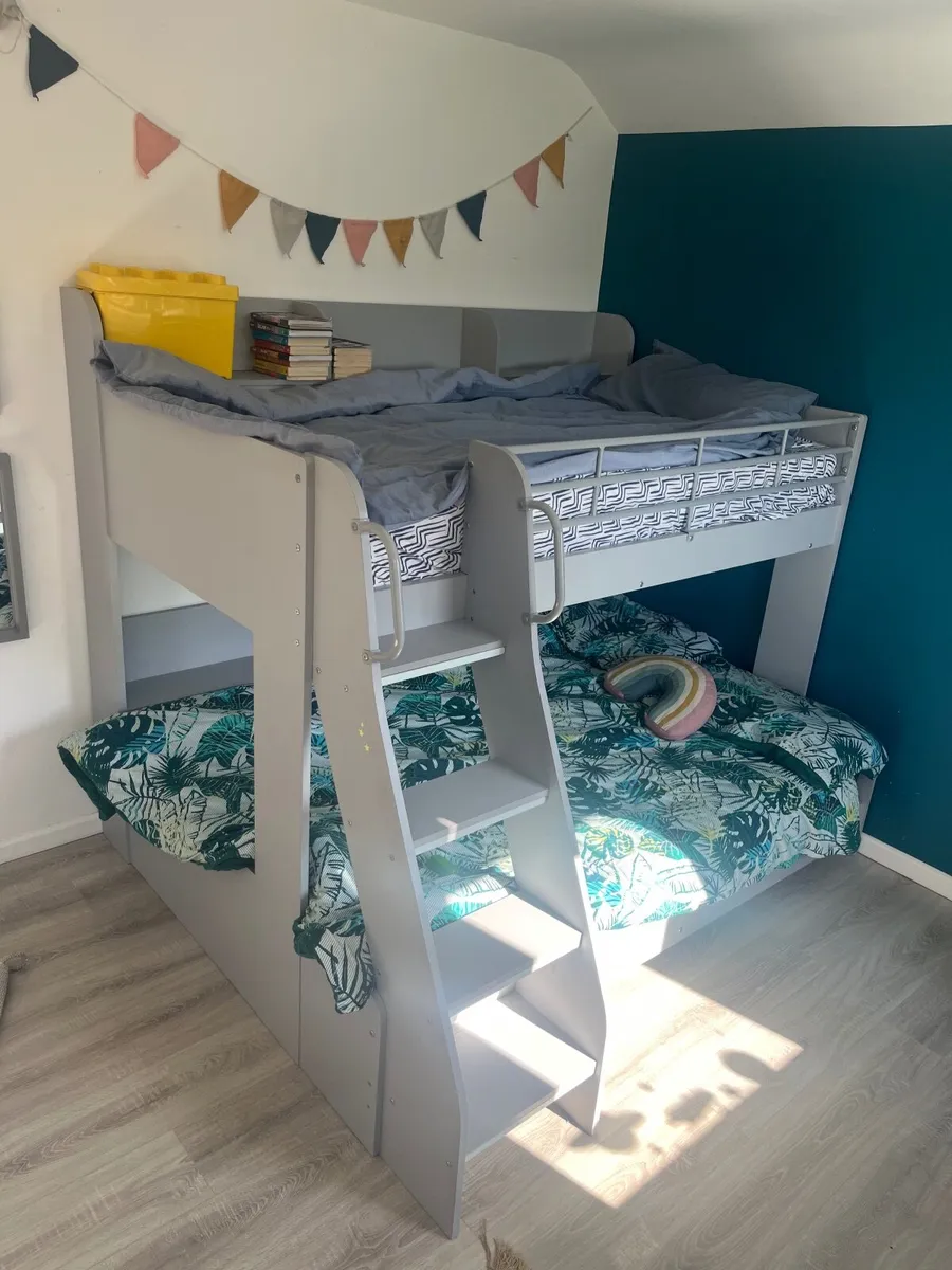 Bunk beds - Image 1