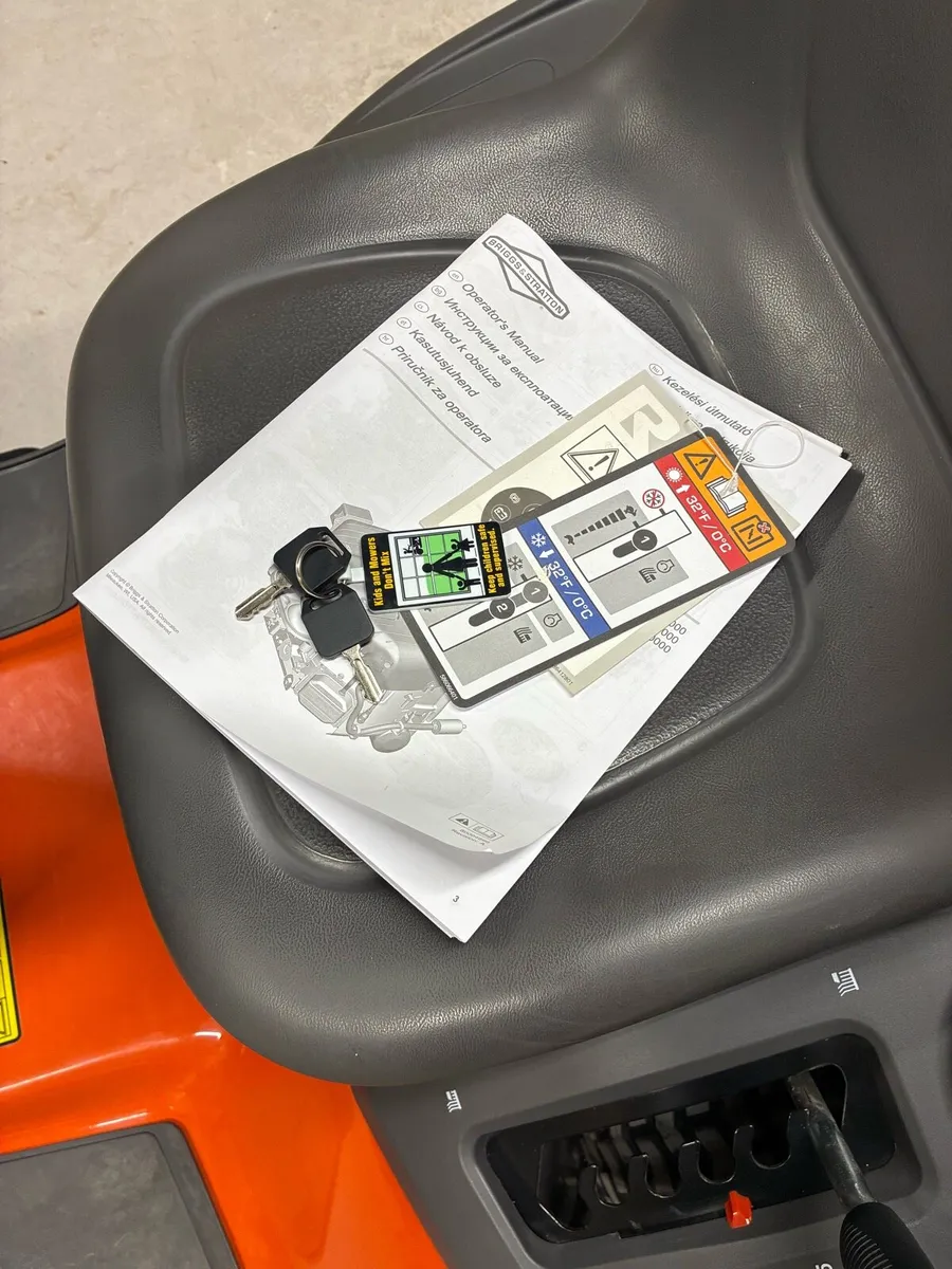 Husqvarna TC 242T ride on mower - Image 2