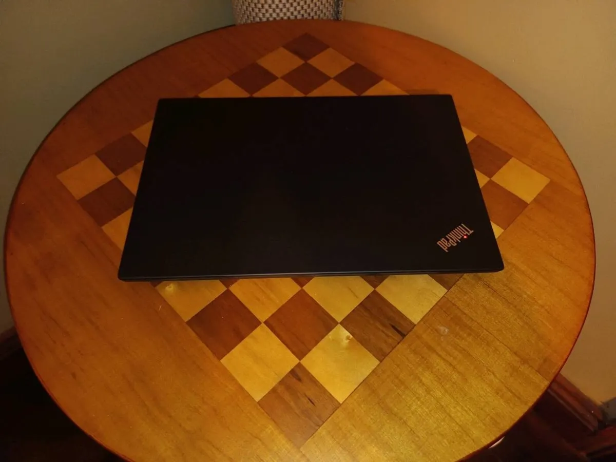 Laptop Lenovo Thinkpad T490 i7/16/256 - Image 2