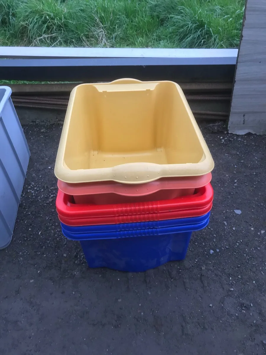 CLEARANCE- Storage containers - Image 3