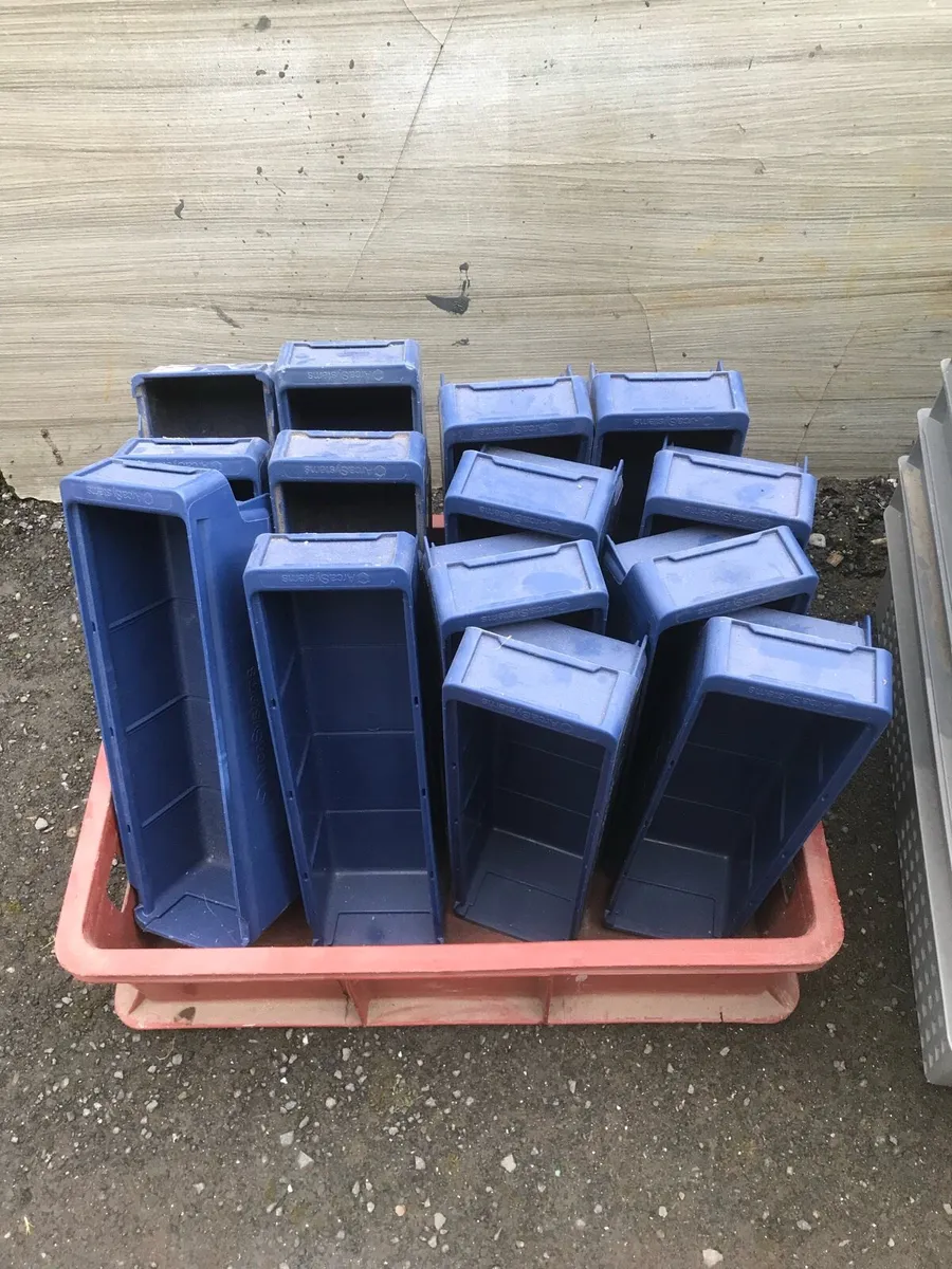 CLEARANCE- Storage containers - Image 4