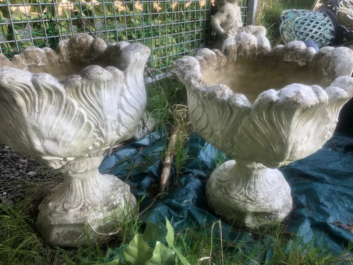 Garden table and chairs, statues,bbq, pots - Image 1