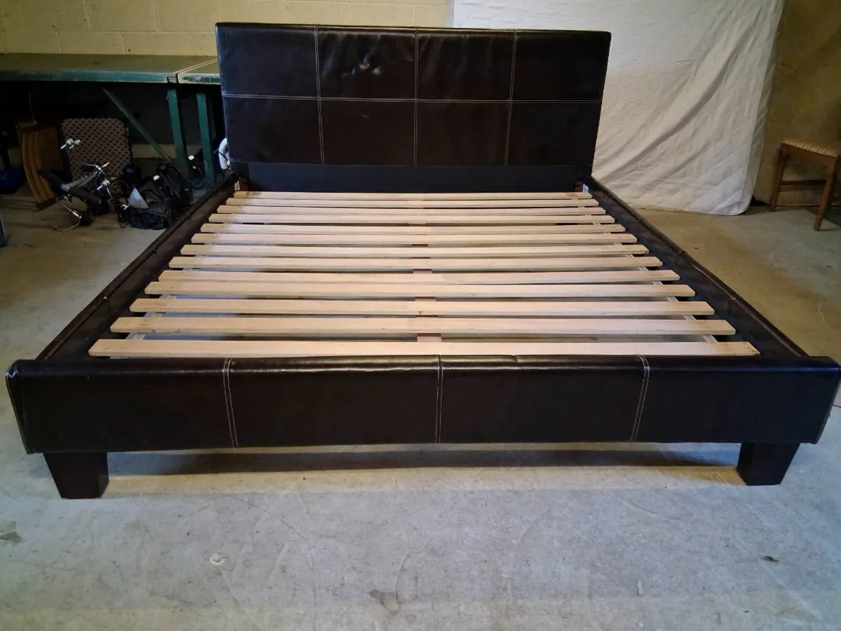 6 foot leather bed - Image 1