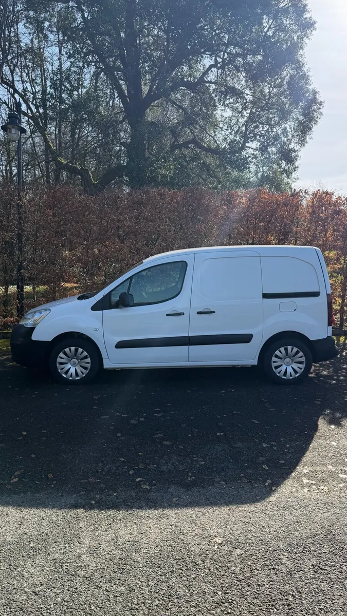 Citreon berlingo 2018 , Low miles - Image 2