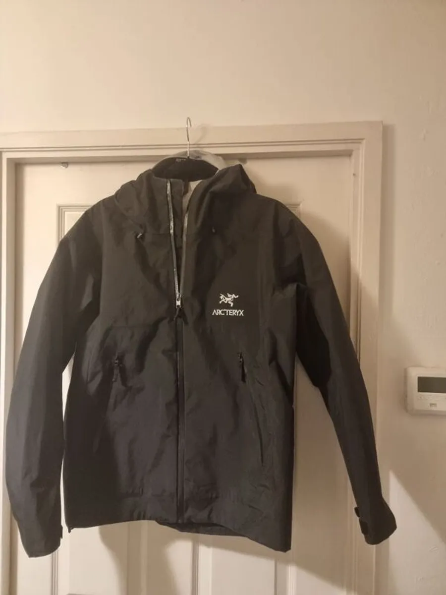 Arc'teryx Goretex Beta Jacket (M) - Image 1