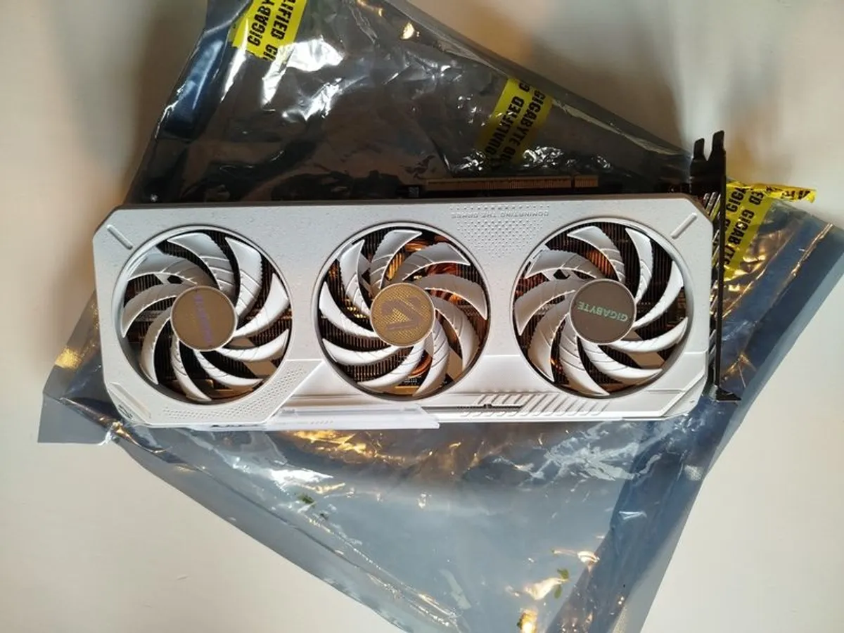 Radeon RX 9060XT 16GB OC - 2 months old - Image 1