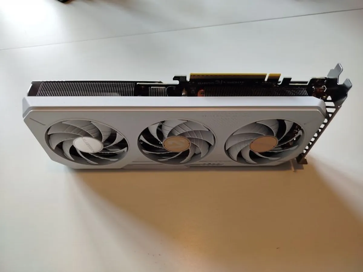 Radeon RX 9060XT 16GB OC - 2 months old - Image 2
