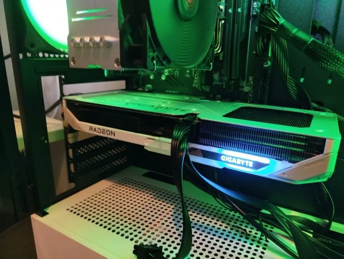 Radeon RX 9060XT 16GB OC - 2 months old - Image 3