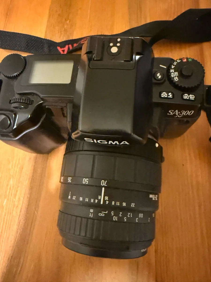 Sigma SA-300 SLR film camera with zoom lens - Image 3