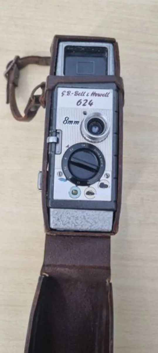 Bell & Howell 624 8mm cine camera - Image 1