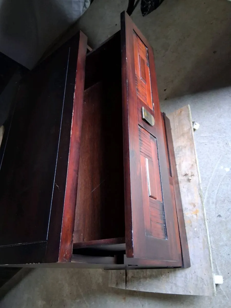 Tv press/ storage cupboard - Image 2