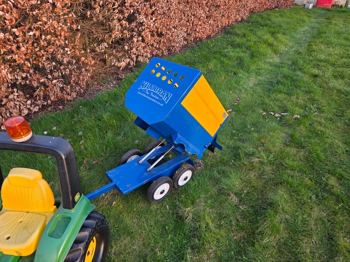 Tractors and machinery - Image 2