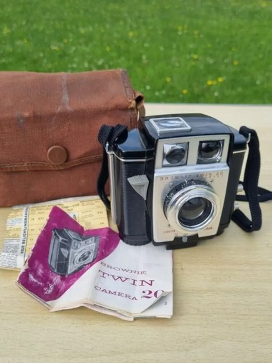 Kodak Brownie Twin 20 Camera - Image 1