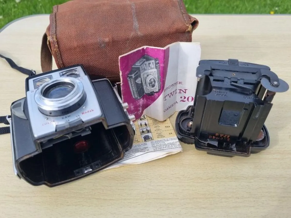 Kodak Brownie Twin 20 Camera - Image 4