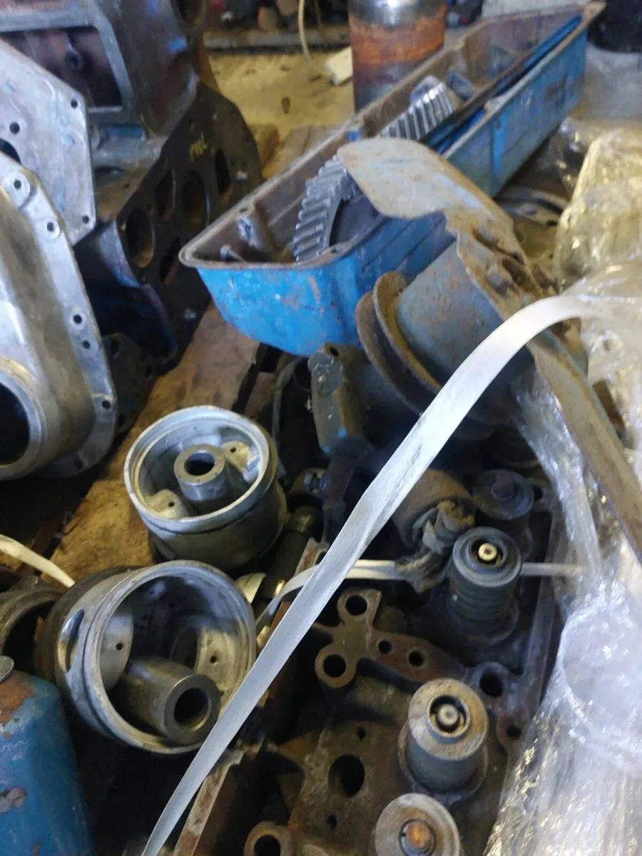 Vintage tractor parts - Image 3