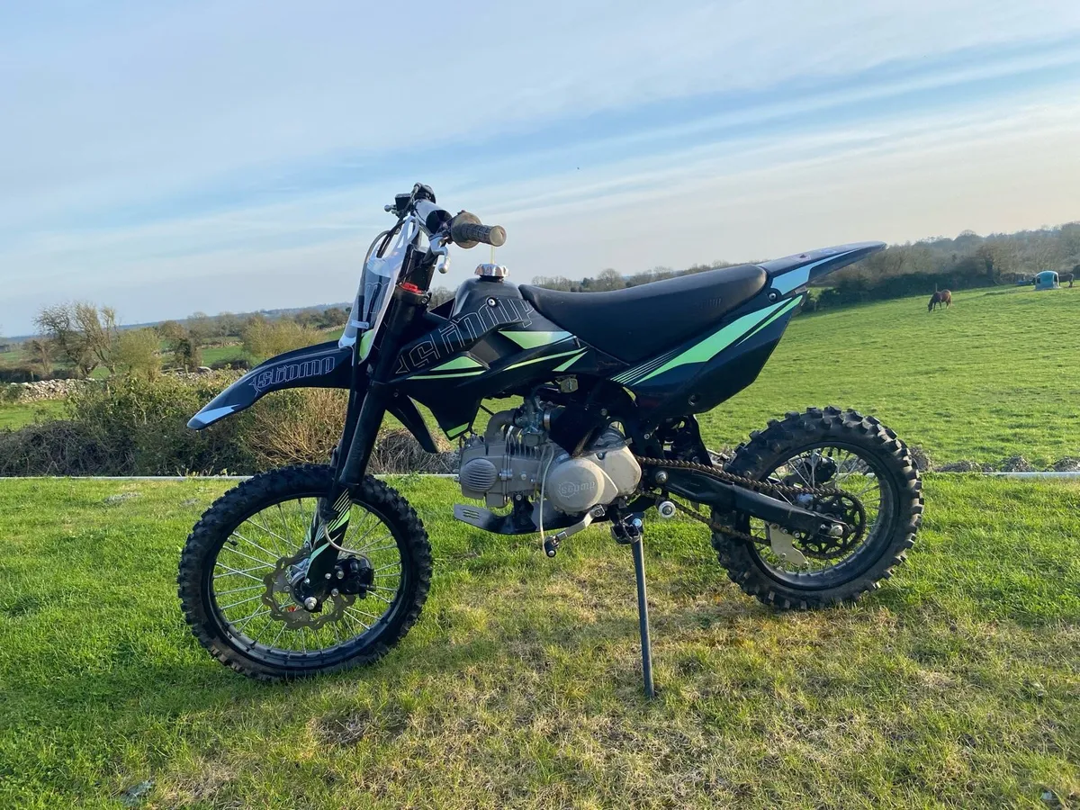 STOMP 140cc Dirt bike and helmet - Image 1