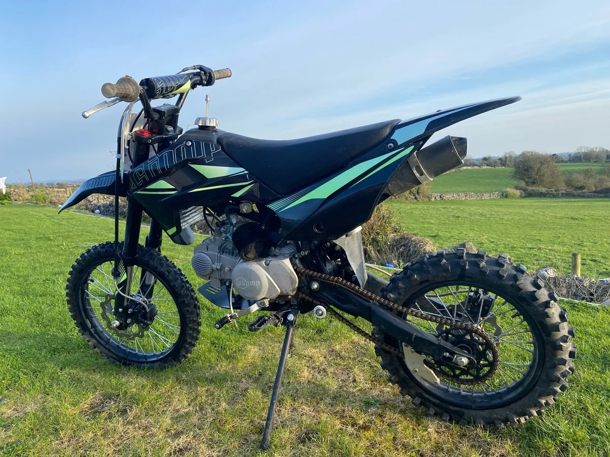 STOMP 140cc Dirt bike and helmet - Image 2