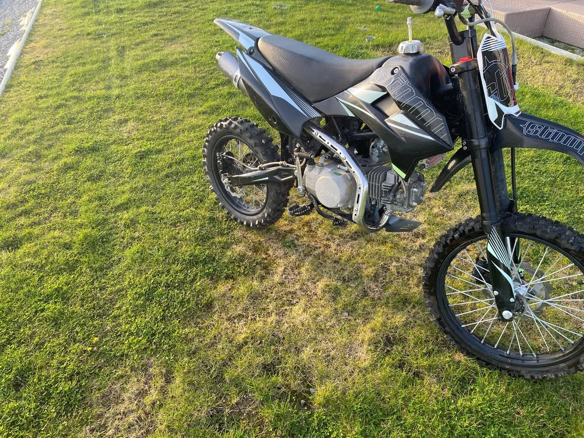 STOMP 140cc Dirt bike and helmet - Image 4