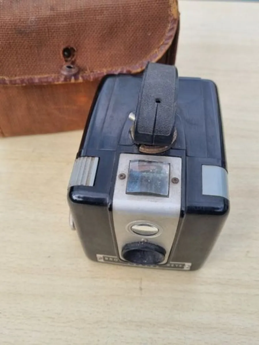 Vintage KODAK Brownie Hawkeye Camera - Image 2