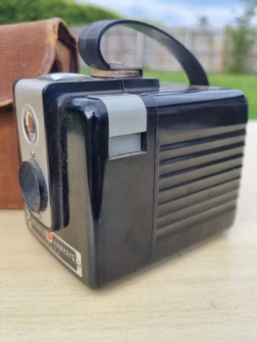 Vintage KODAK Brownie Hawkeye Camera - Image 3