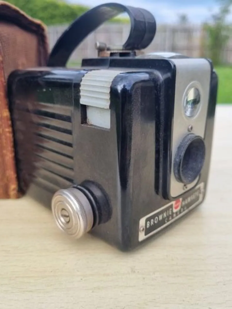 Vintage KODAK Brownie Hawkeye Camera - Image 4