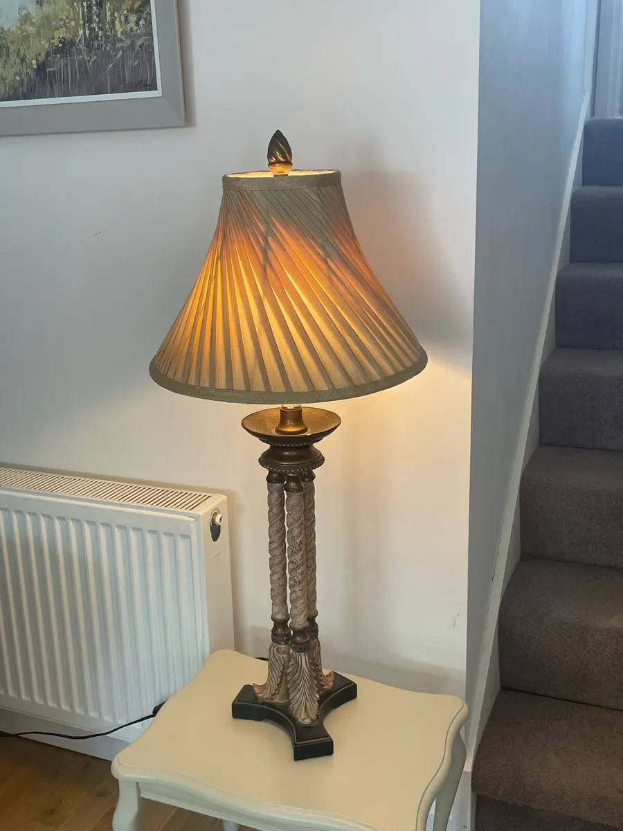 Lamp with shade. - Image 1