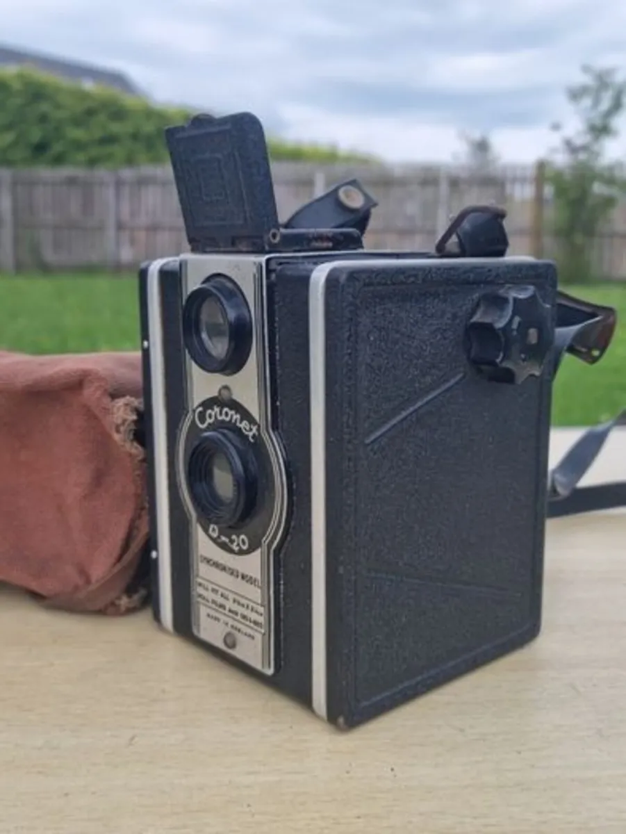 Vintage box camera - Cornet D-20 - Image 3