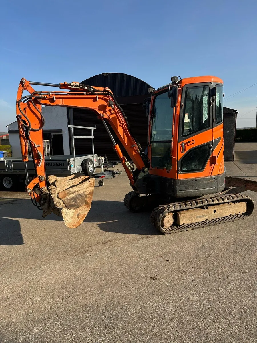 Doosan Dx27z digger - Image 1
