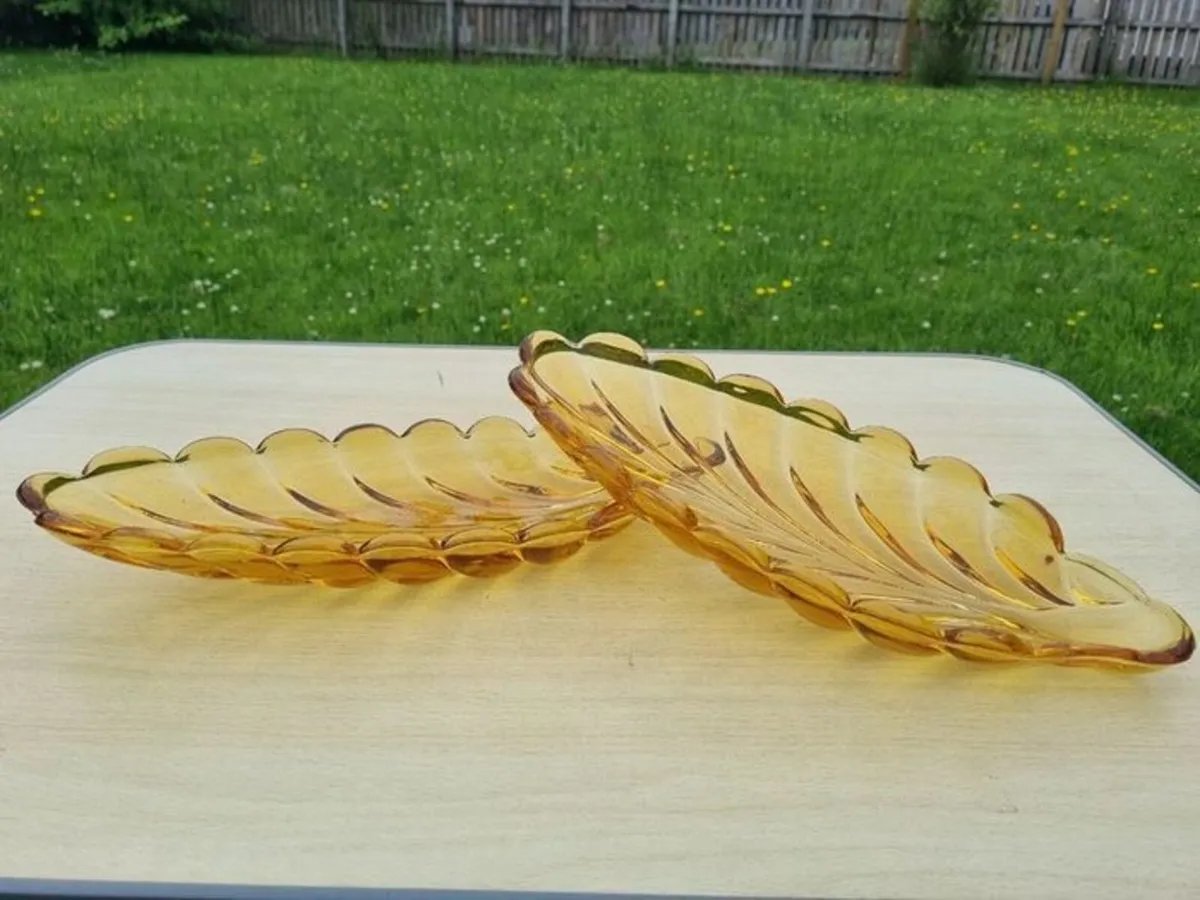 Art deco style two amber serving trays - Image 4