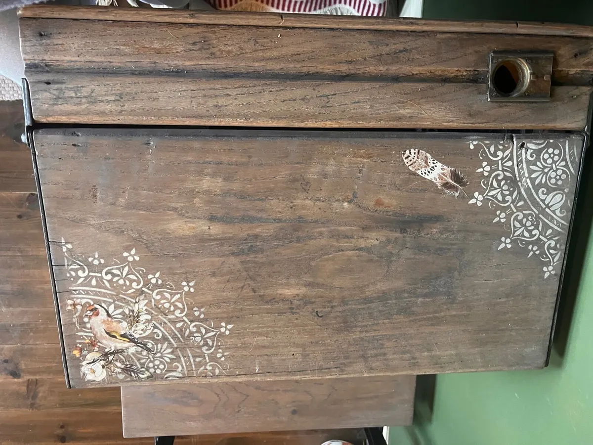 School bench - Image 3