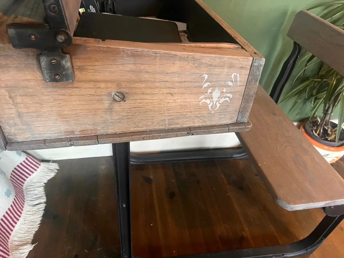 School bench - Image 4