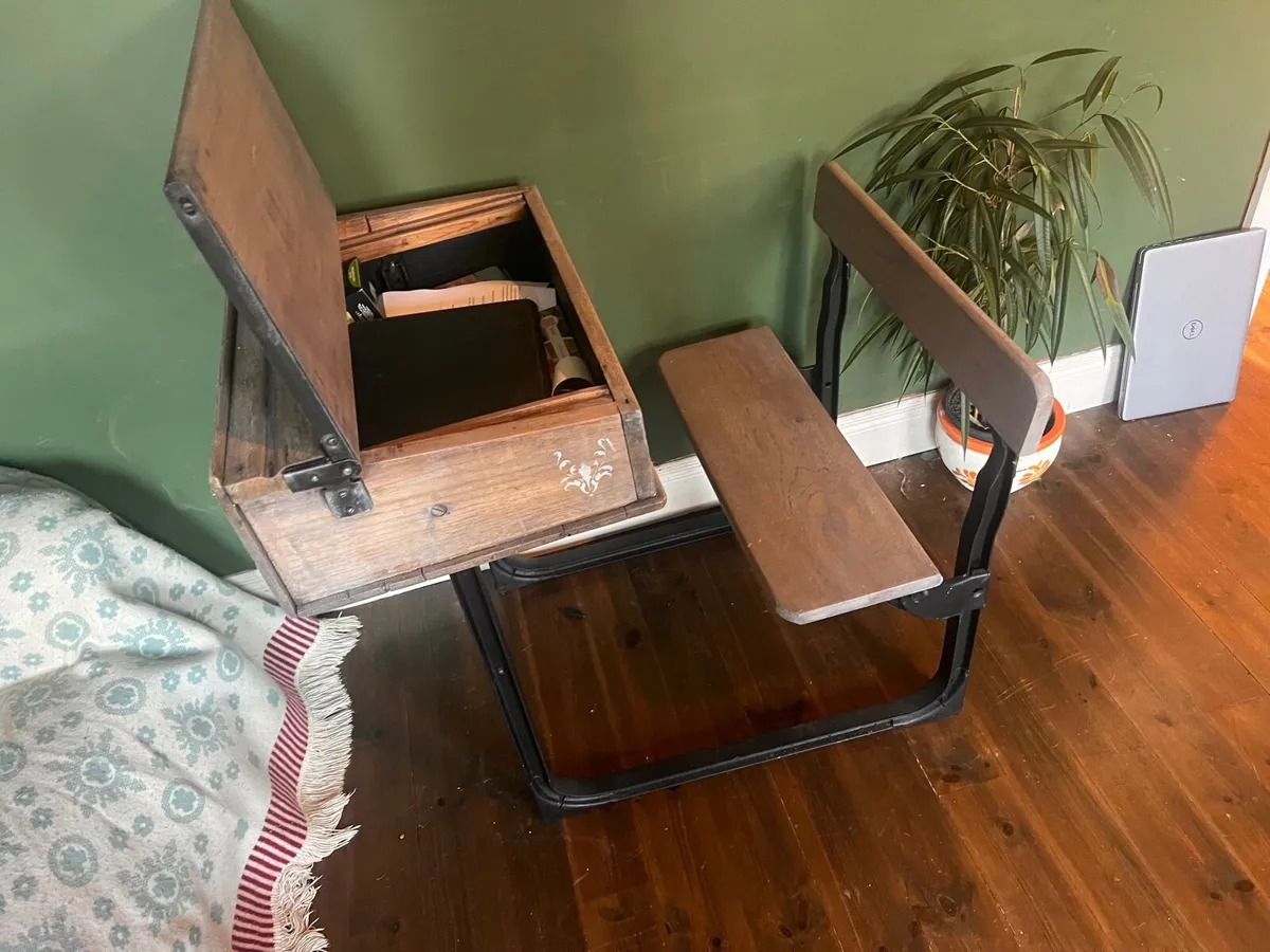 School bench - Image 1