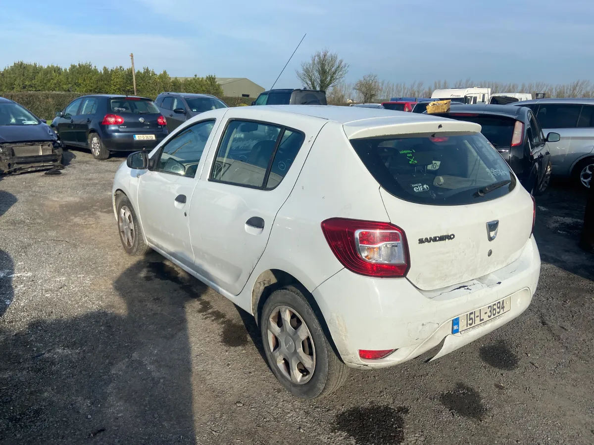 2015 Dacia sandero 1.2  needs bumpers - Image 3