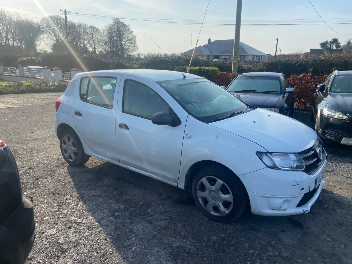 2015 Dacia sandero 1.2  needs bumpers - Image 2