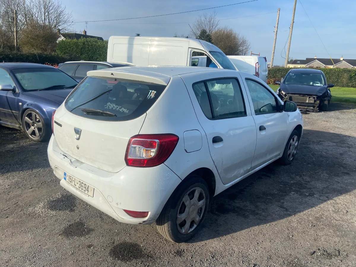 2015 Dacia sandero 1.2  needs bumpers - Image 4