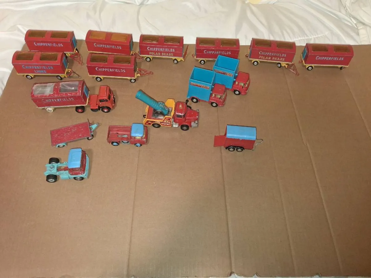 CHIPPERFIELDS CIRCUS MODELS - Image 1