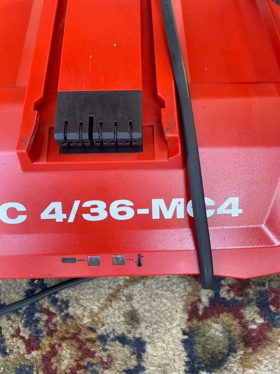 Hilti 4 gang battery charger - Image 2