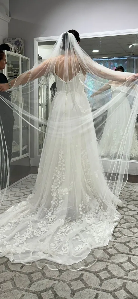 Wedding dress - Image 2