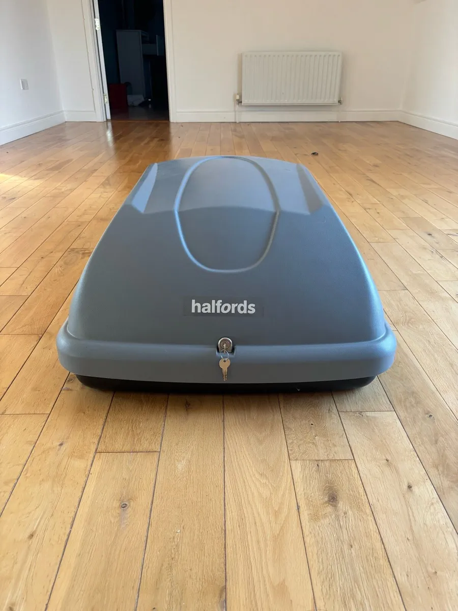 BMW car roof box, and cross bars - Image 1