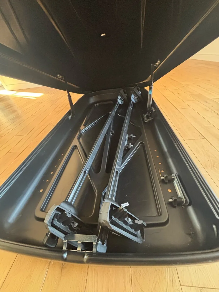 BMW car roof box, and cross bars - Image 3