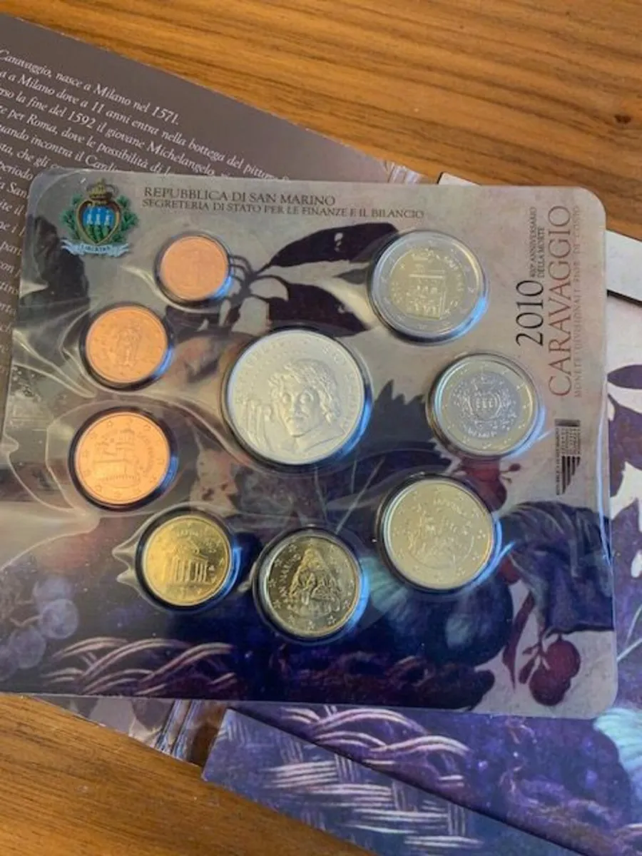 San Marino BU Set 2010 + 5 Euro Caravaggio - Image 3