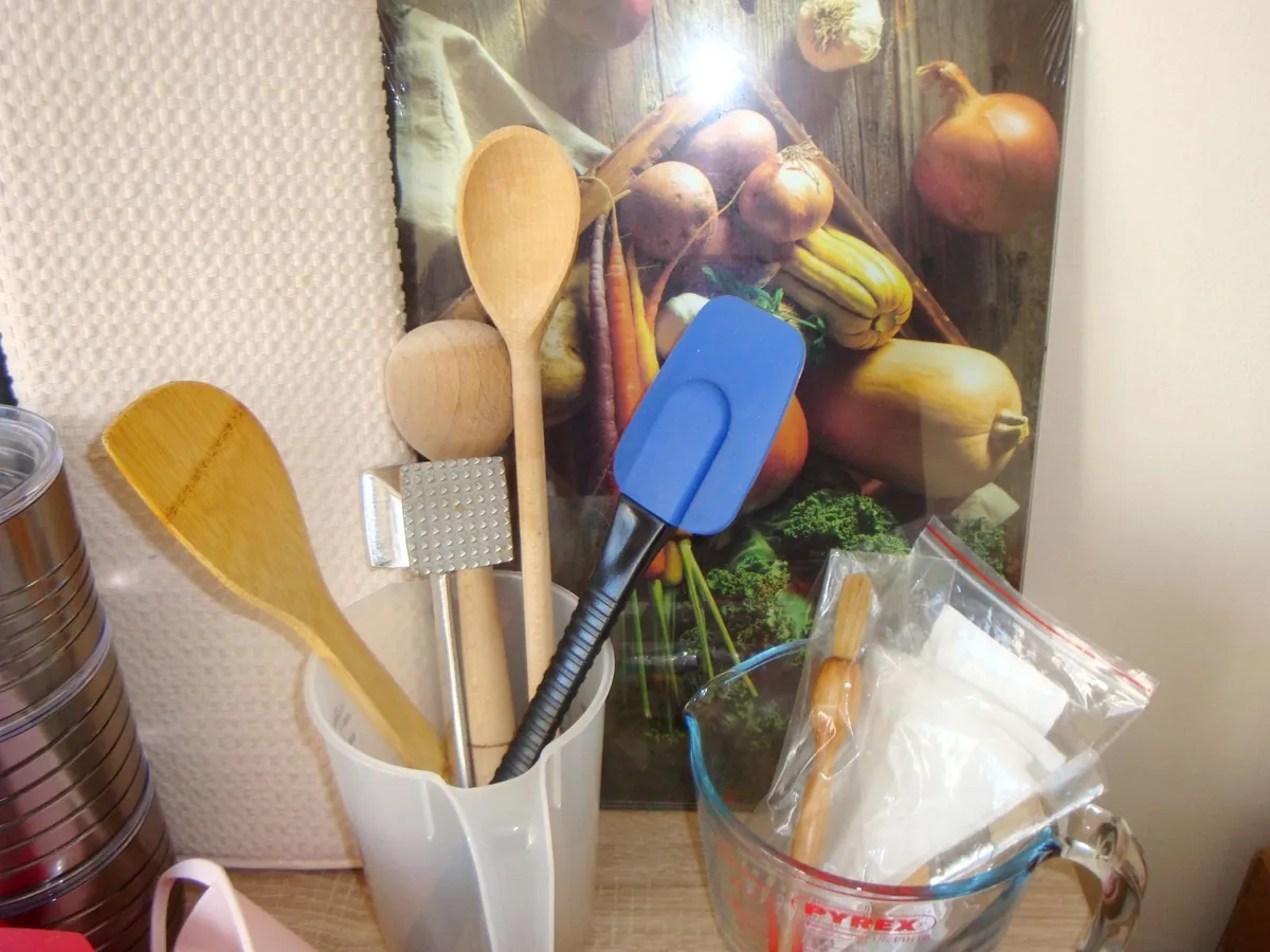Mixed kitchen items bundle - Image 4