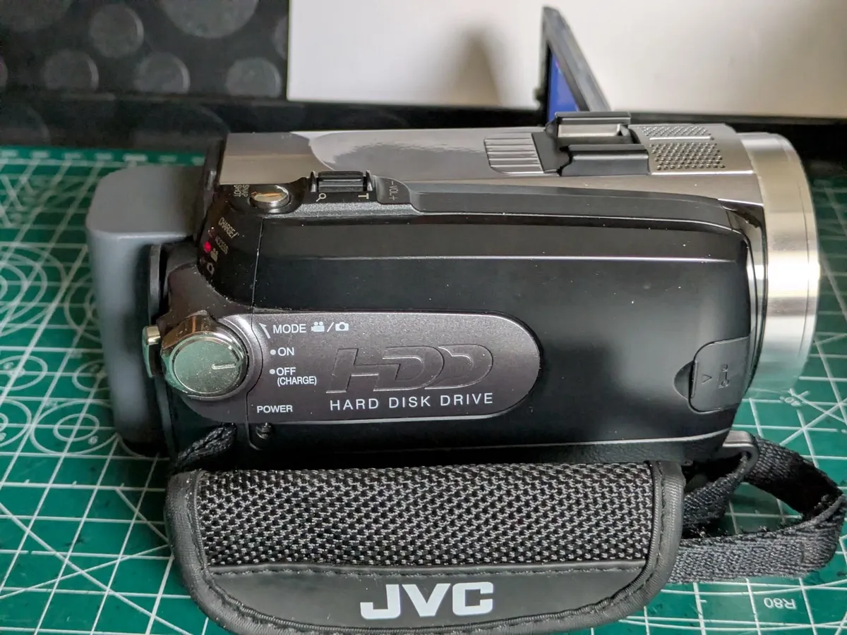 JVC 3CCD🌈 HD camcorder - Image 3
