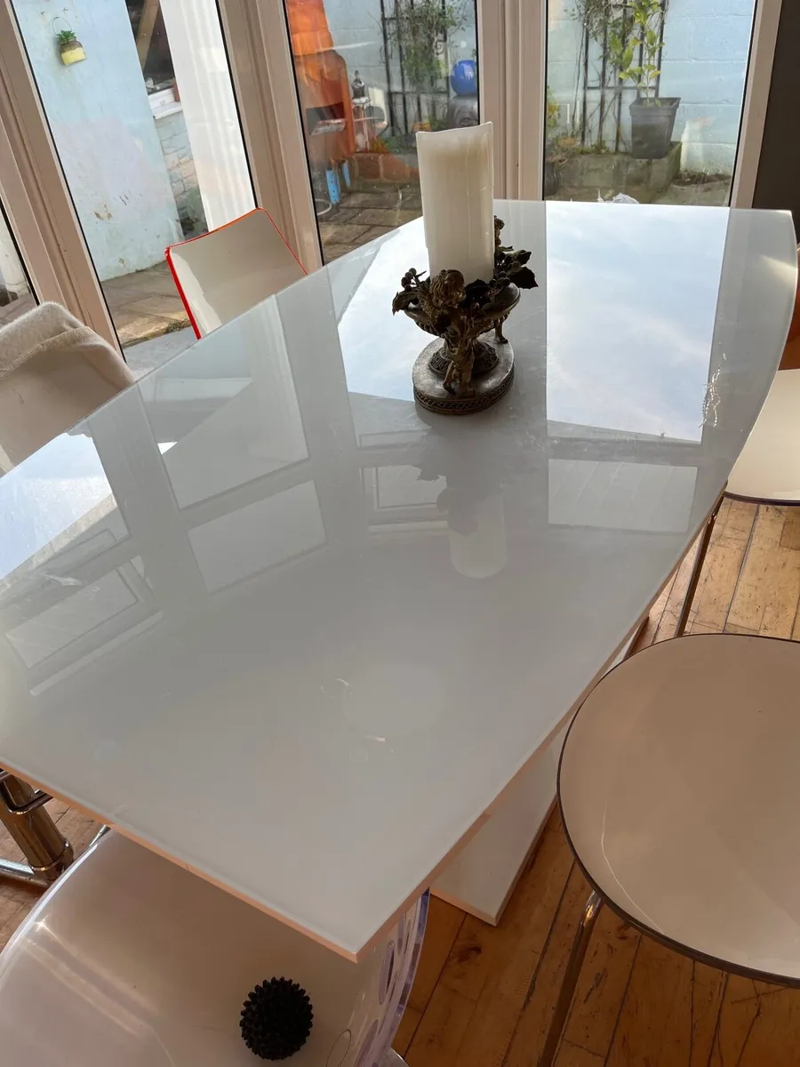 Dining table - Image 1